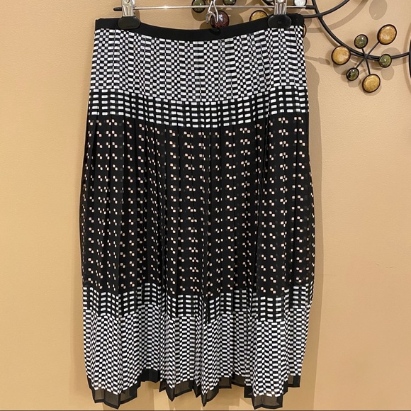 Club Monaco Dresses & Skirts - NWT Club Monaco Pleated Skirt